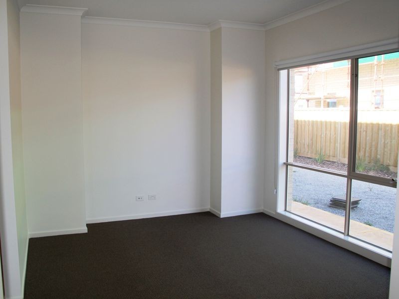 133 Beachview Parade, Sanctuary Lakes VIC 3030