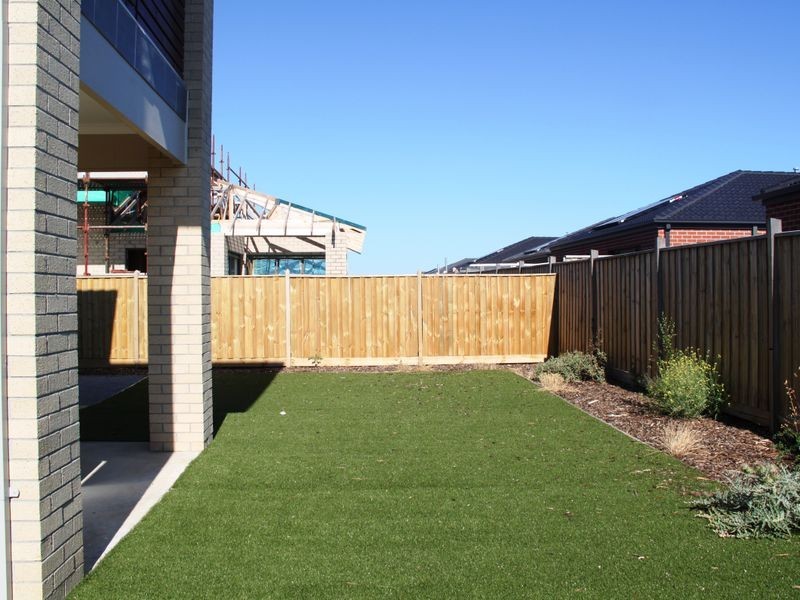 133 Beachview Parade, Sanctuary Lakes VIC 3030