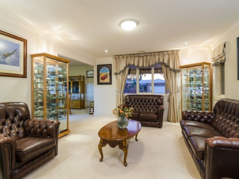 42 Truganina Avenue, Seabrook VIC 3028