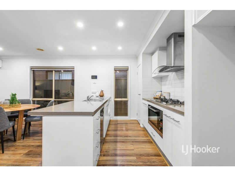 11 Leadbeater Street, Point Cook VIC 3030