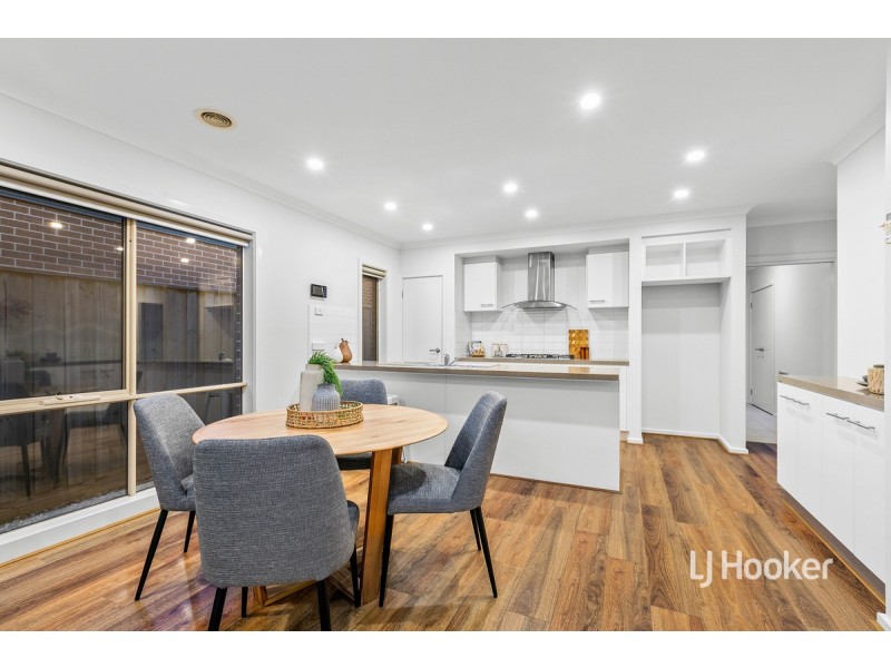 11 Leadbeater Street, Point Cook VIC 3030