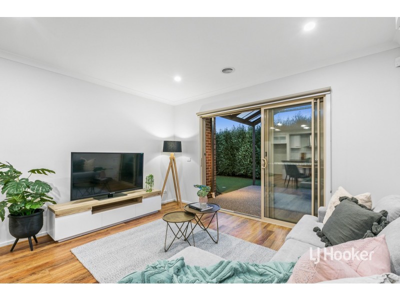 11 Leadbeater Street, Point Cook VIC 3030