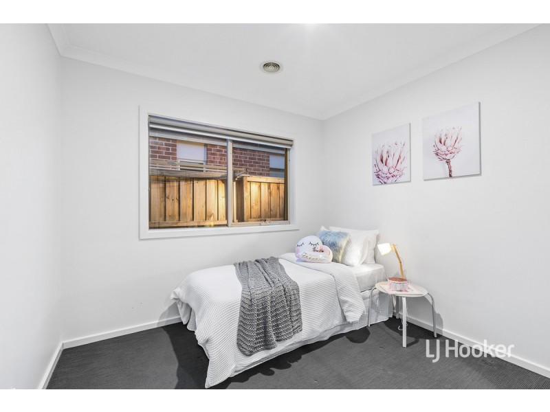 11 Leadbeater Street, Point Cook VIC 3030