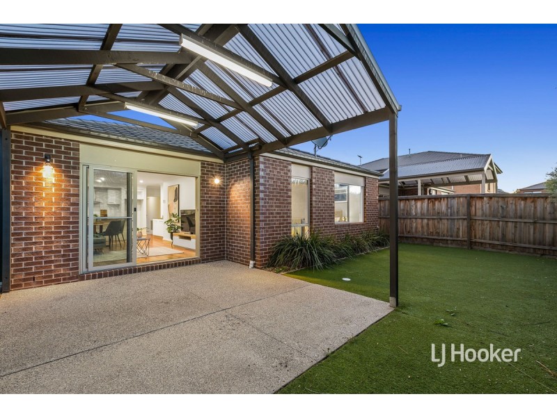 11 Leadbeater Street, Point Cook VIC 3030