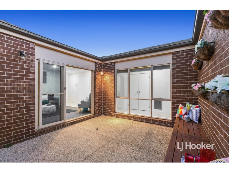 11 Leadbeater Street, Point Cook VIC 3030