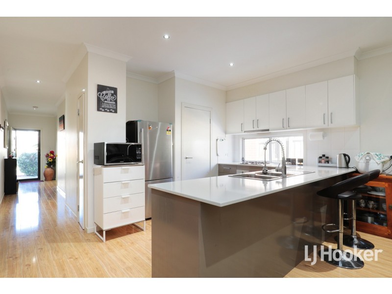 9 Neighbourhood Grove, Point Cook VIC 3030