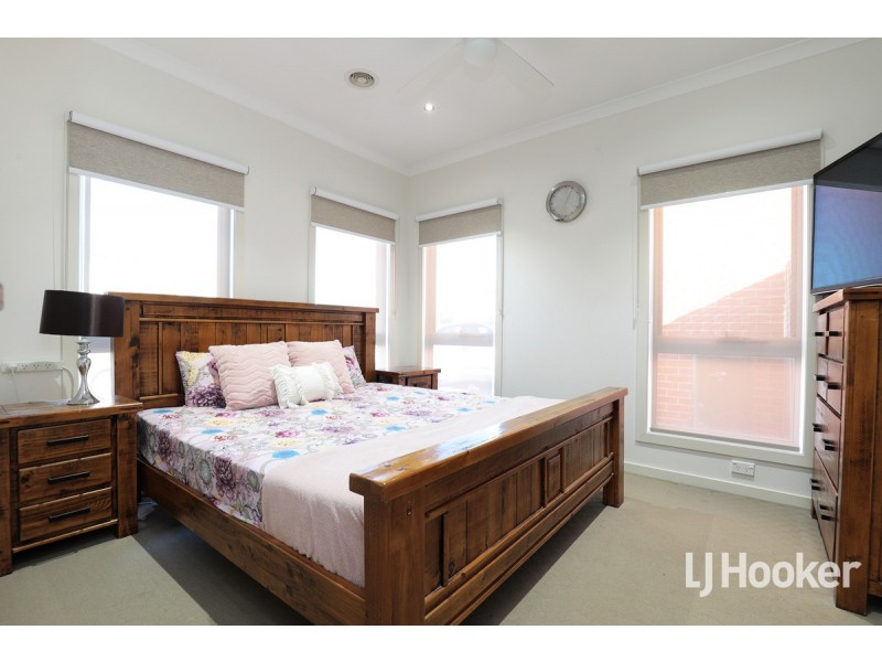 9 Neighbourhood Grove, Point Cook VIC 3030