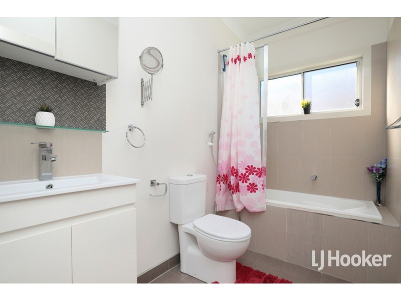 9 Neighbourhood Grove, Point Cook VIC 3030