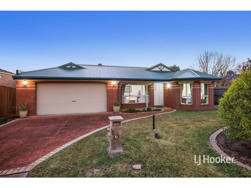 9 Hollington Crescent, Point Cook VIC 3030