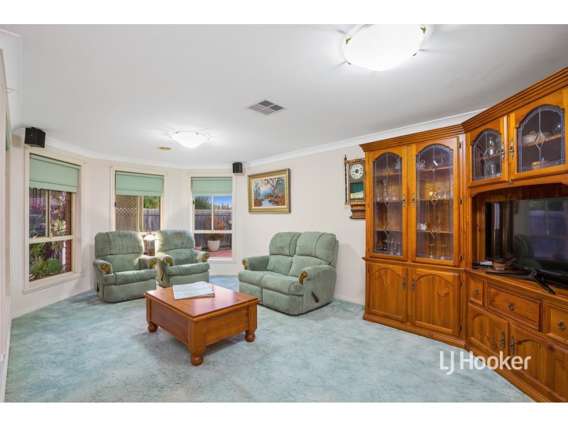 9 Hollington Crescent, Point Cook VIC 3030