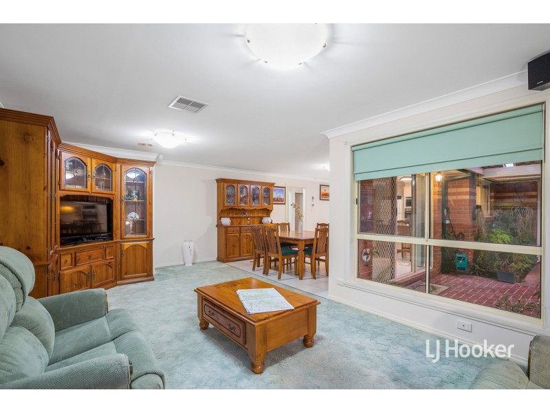 9 Hollington Crescent, Point Cook VIC 3030