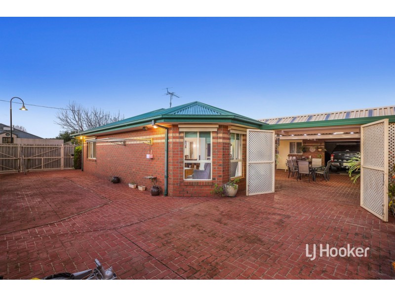 9 Hollington Crescent, Point Cook VIC 3030