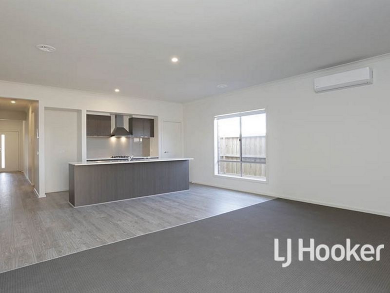 70 Waterhaven Boulevard, Point Cook VIC 3030