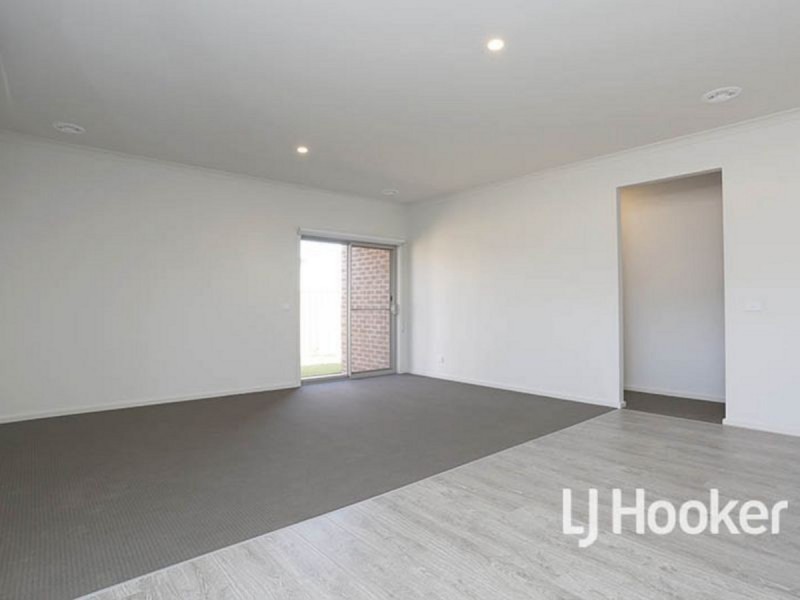 70 Waterhaven Boulevard, Point Cook VIC 3030