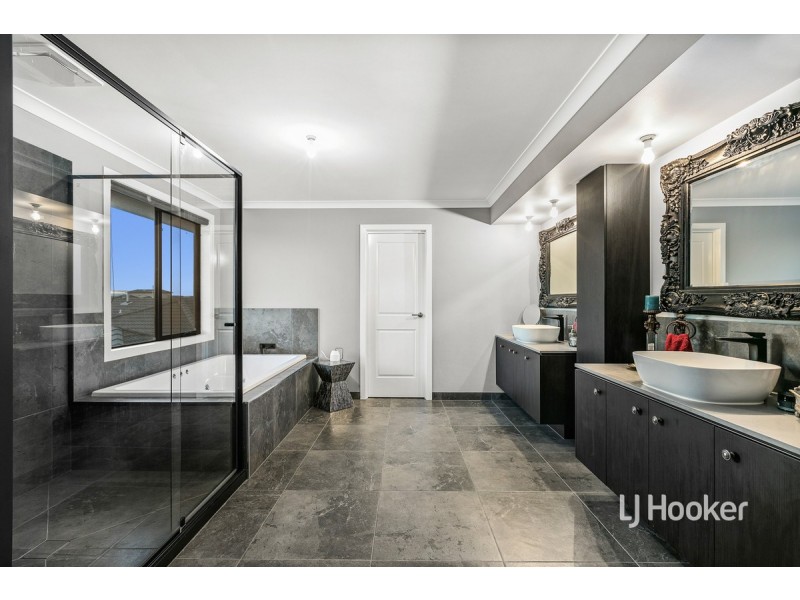 17 Hounslow Drive, Wyndham Vale VIC 3024