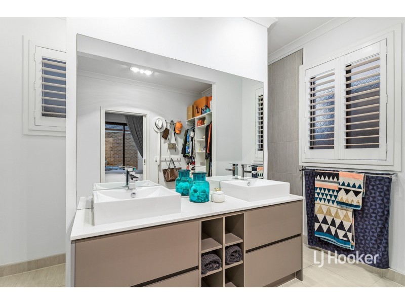 11 Parkstone Crescent, Point Cook VIC 3030