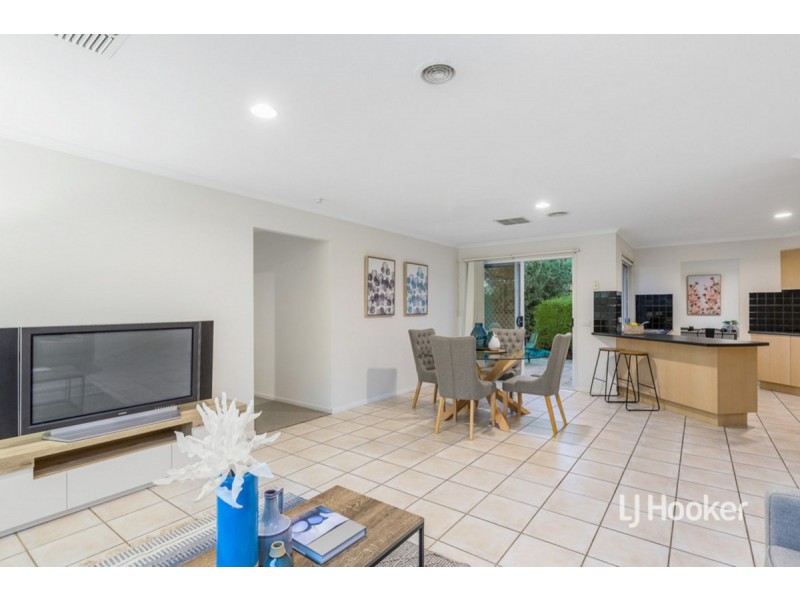 4 Dalkeith Drive, Point Cook VIC 3030