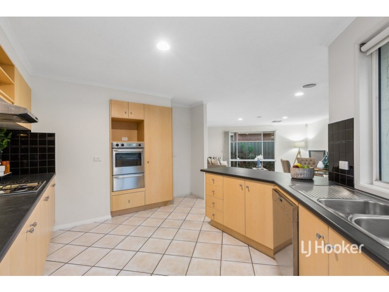 4 Dalkeith Drive, Point Cook VIC 3030