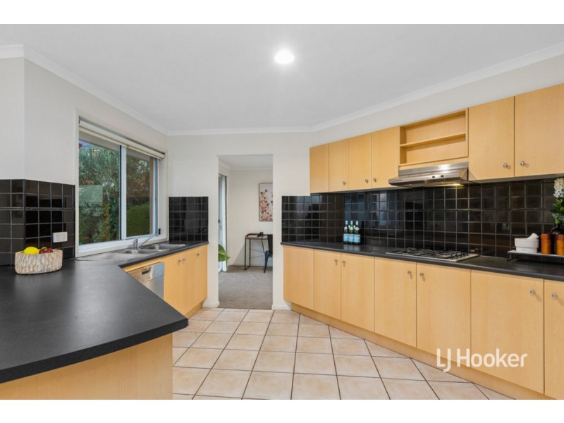 4 Dalkeith Drive, Point Cook VIC 3030