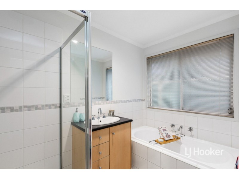 4 Dalkeith Drive, Point Cook VIC 3030