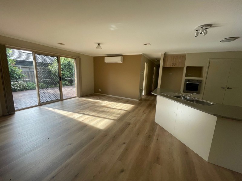 17 Whitlam Green, Point Cook VIC 3030