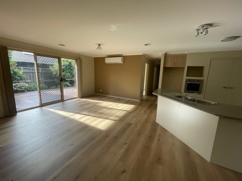 17 Whitlam Green, Point Cook VIC 3030