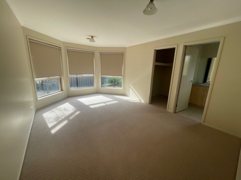 17 Whitlam Green, Point Cook VIC 3030