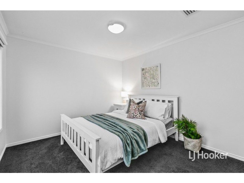 8 Hanna Street, Point Cook VIC 3030