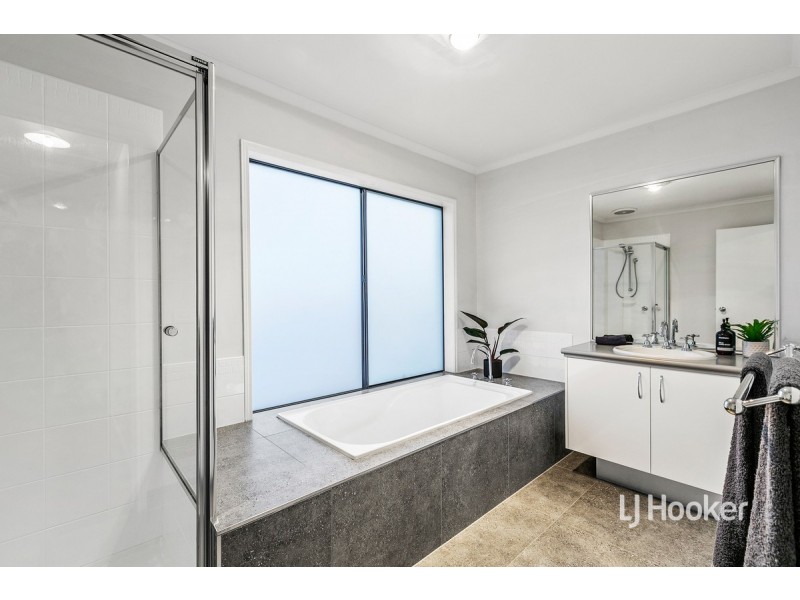 8 Hanna Street, Point Cook VIC 3030