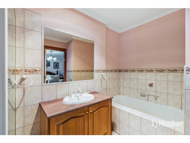 2 George Benjamin Court, Seabrook VIC 3028