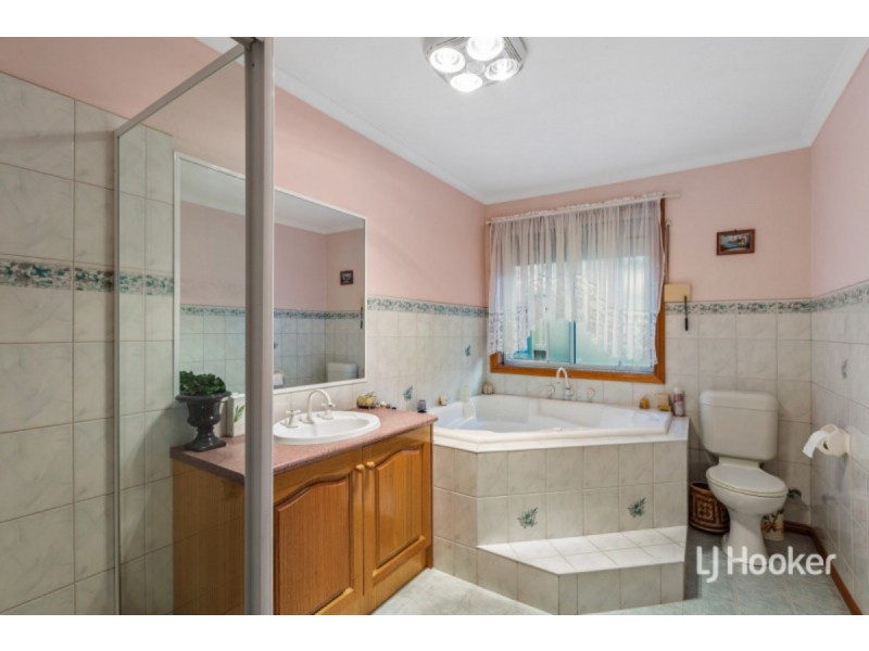 2 George Benjamin Court, Seabrook VIC 3028