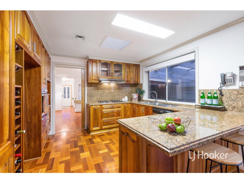 26 Sommers Drive, Altona Meadows VIC 3028