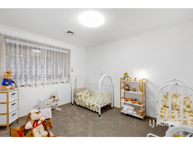 26 Sommers Drive, Altona Meadows VIC 3028