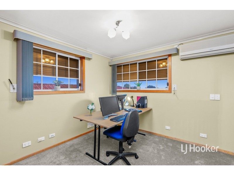 26 Sommers Drive, Altona Meadows VIC 3028