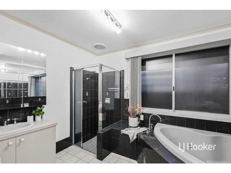 26 Sommers Drive, Altona Meadows VIC 3028