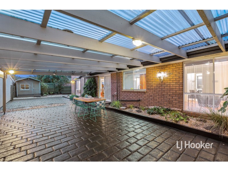26 Sommers Drive, Altona Meadows VIC 3028