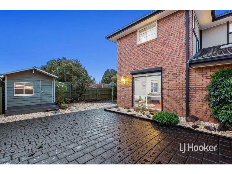 26 Sommers Drive, Altona Meadows VIC 3028