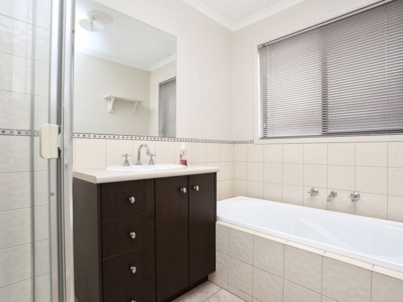 9 Lindsay Gardens., Point Cook VIC 3030