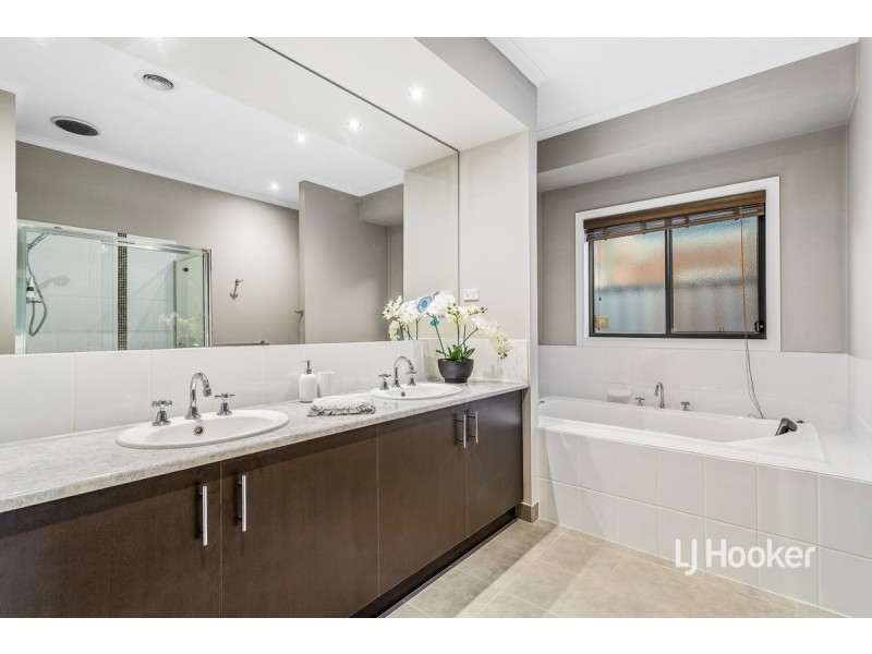 12 Halifax Court, Point Cook VIC 3030