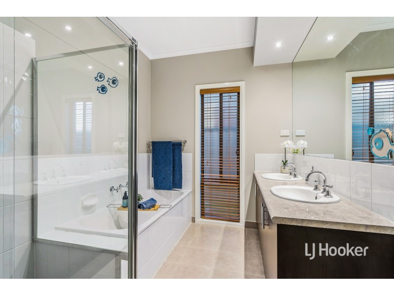 12 Halifax Court, Point Cook VIC 3030