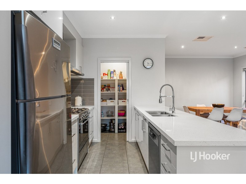 15 Pier Way, Point Cook VIC 3030