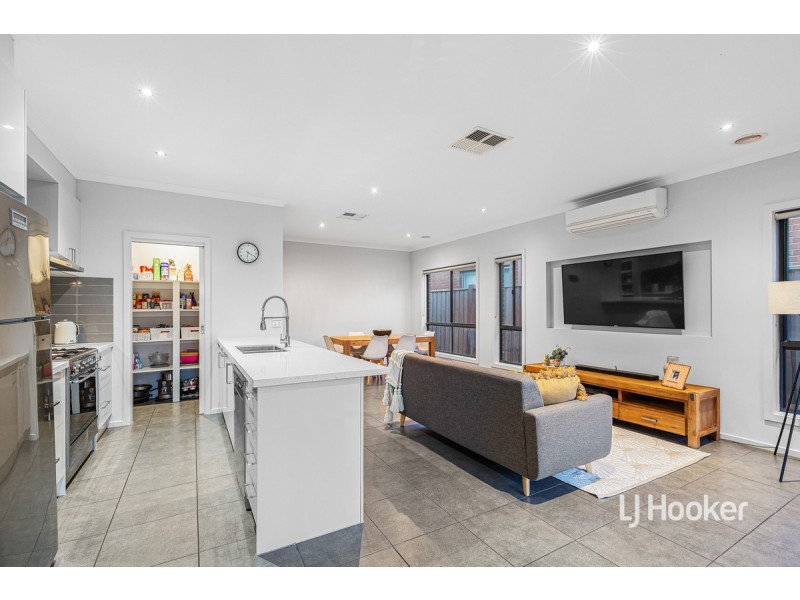 15 Pier Way, Point Cook VIC 3030