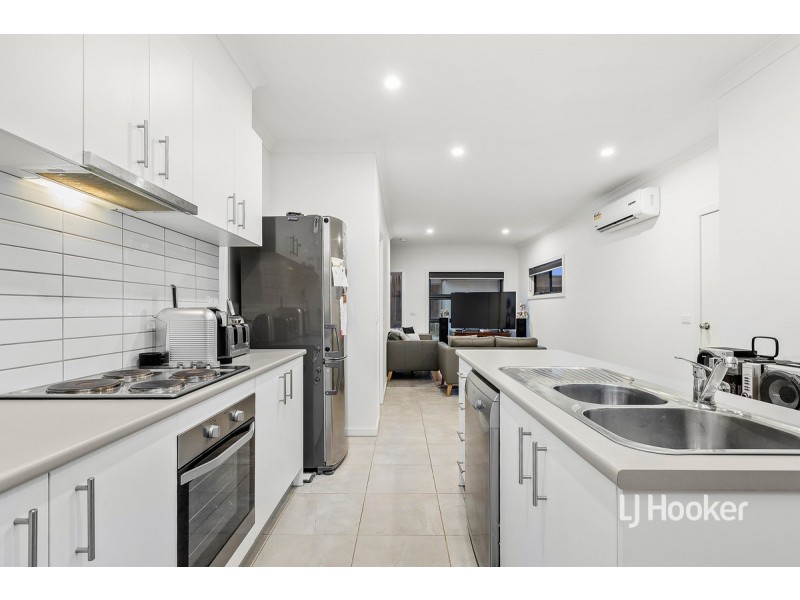 4 Tanino Road, Cranbourne West VIC 3977