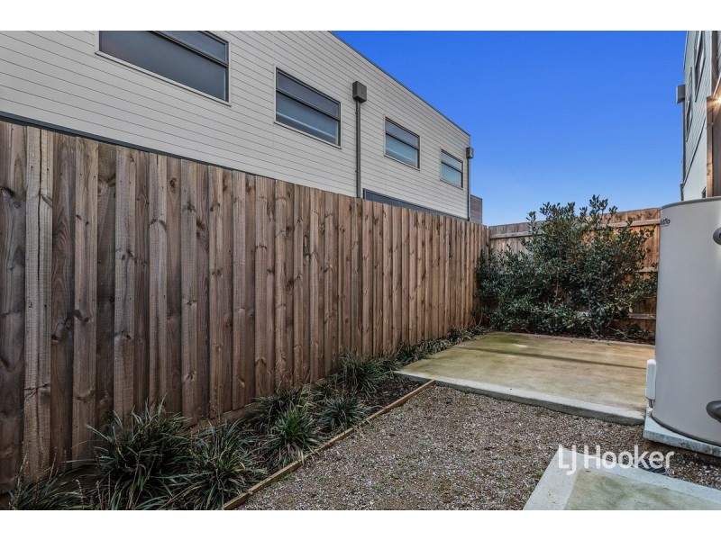 4 Tanino Road, Cranbourne West VIC 3977