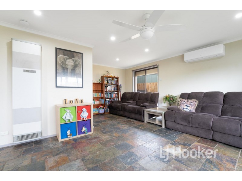 25 Tamarind Crescent, Werribee VIC 3030