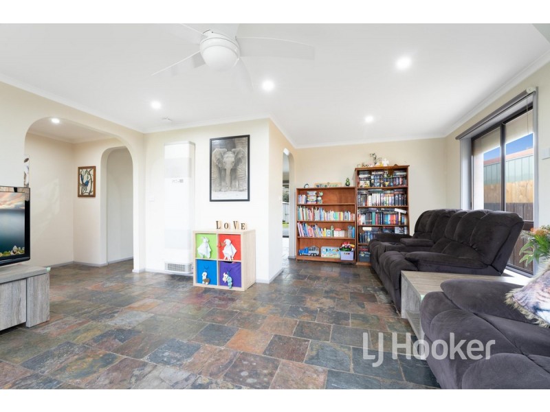 25 Tamarind Crescent, Werribee VIC 3030