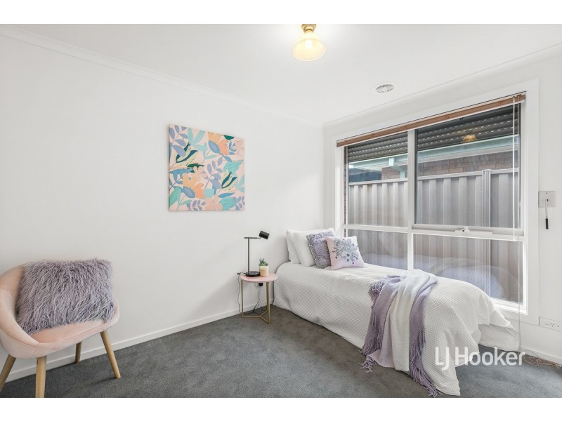 8 Brown Avenue, Altona Meadows VIC 3028