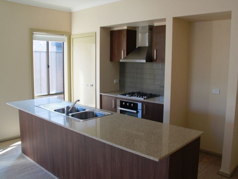 28 Terrene Terrace, Point Cook VIC 3030