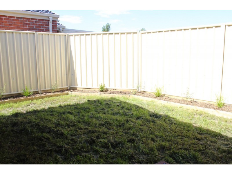 28 Terrene Terrace, Point Cook VIC 3030