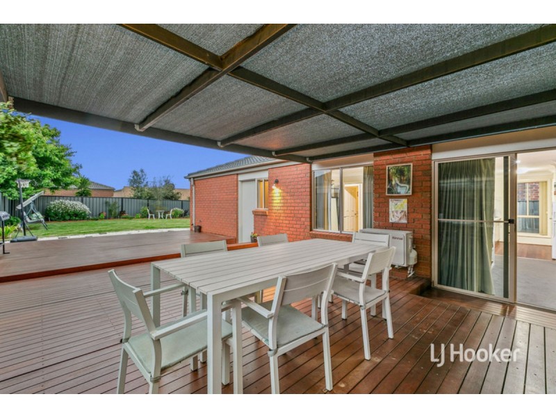 14 Caldicott Crescent, Point Cook VIC 3030